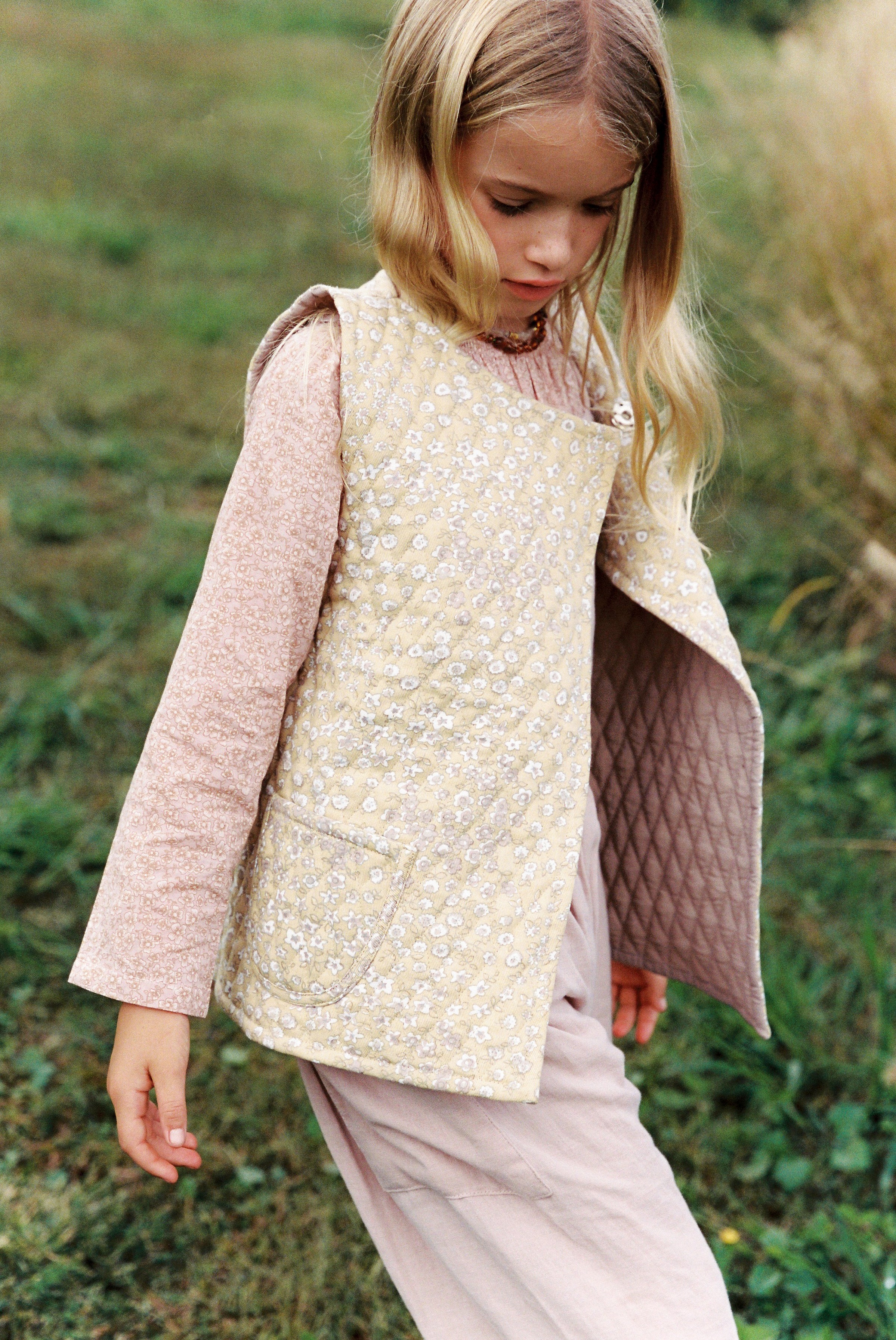 Quilted Vest in Daisy Vintage Flower - printebebe.com