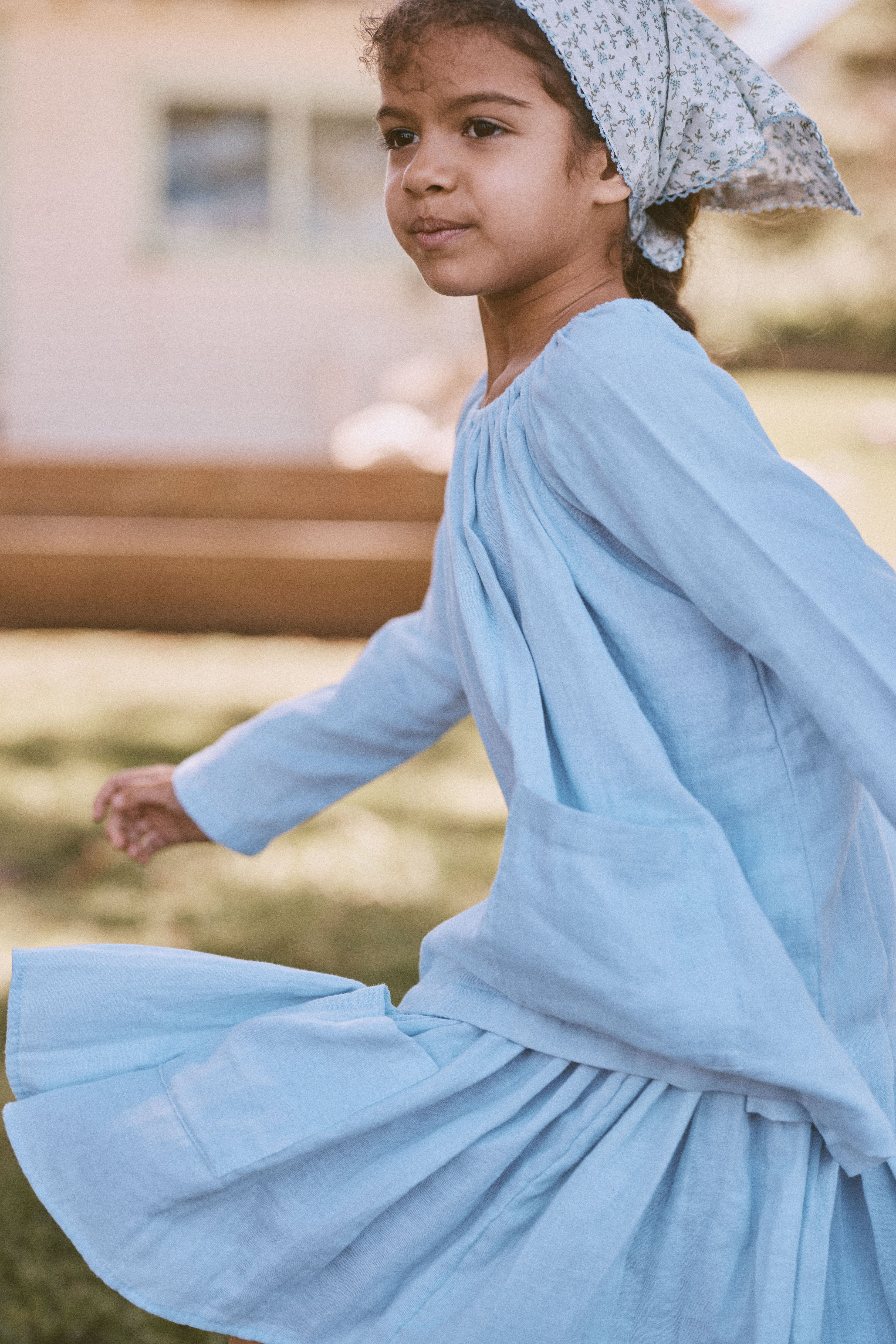 Head Scarf in Whisper Blue Falling Daisy - printebebe.com