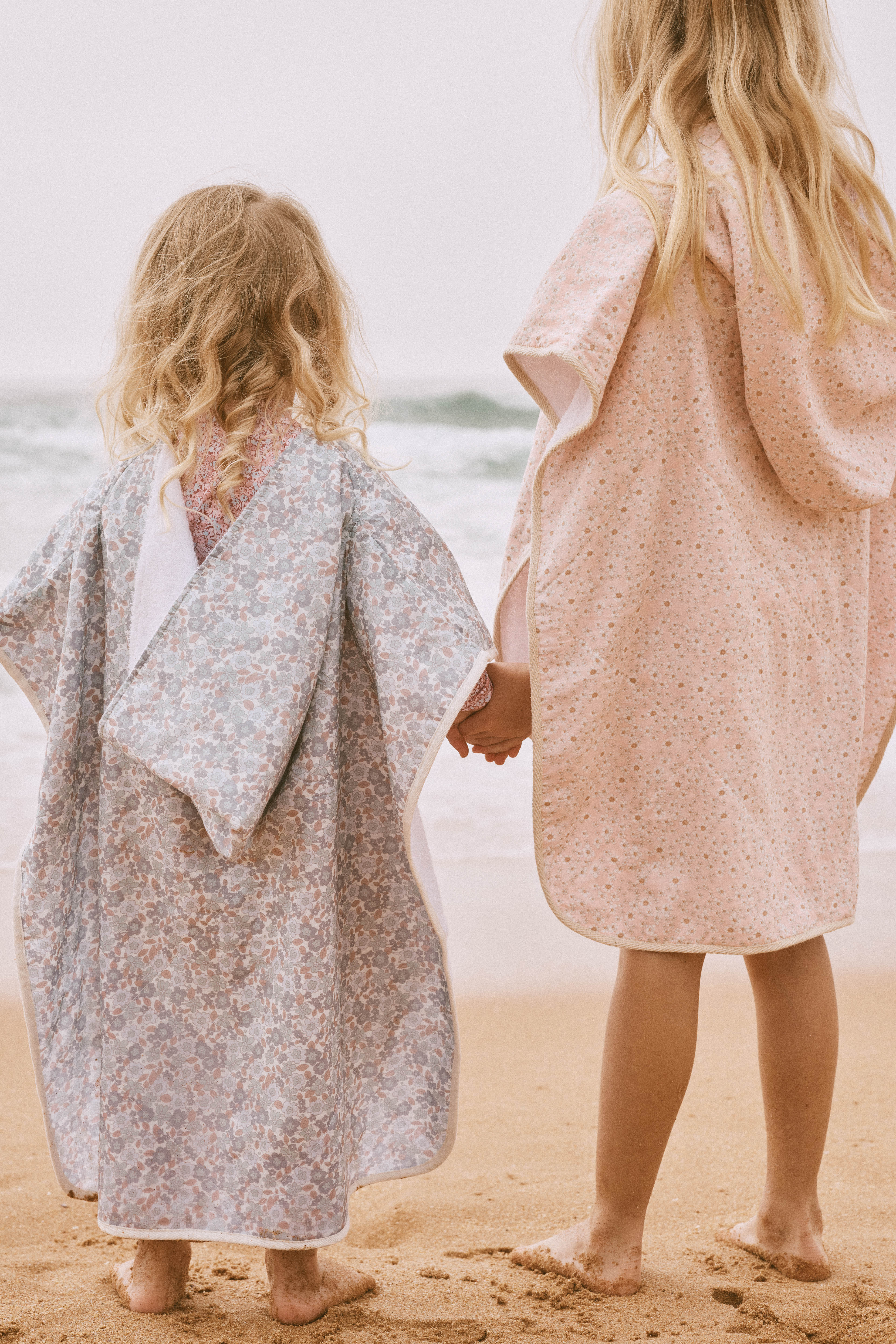 Hooded Beach Towel in Sea Foam Alice - printebebe.com