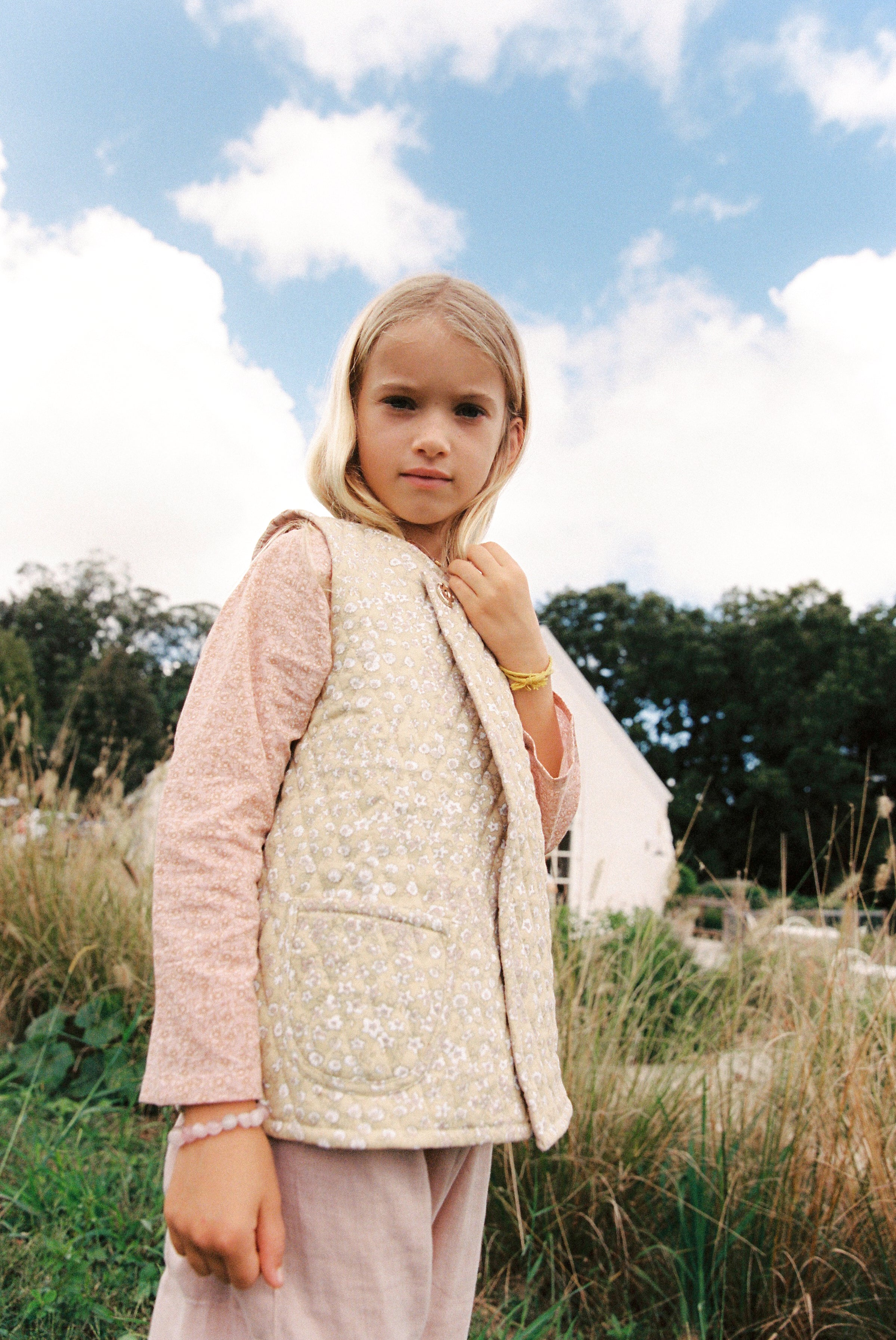 Quilted Vest in Daisy Vintage Flower - printebebe.com
