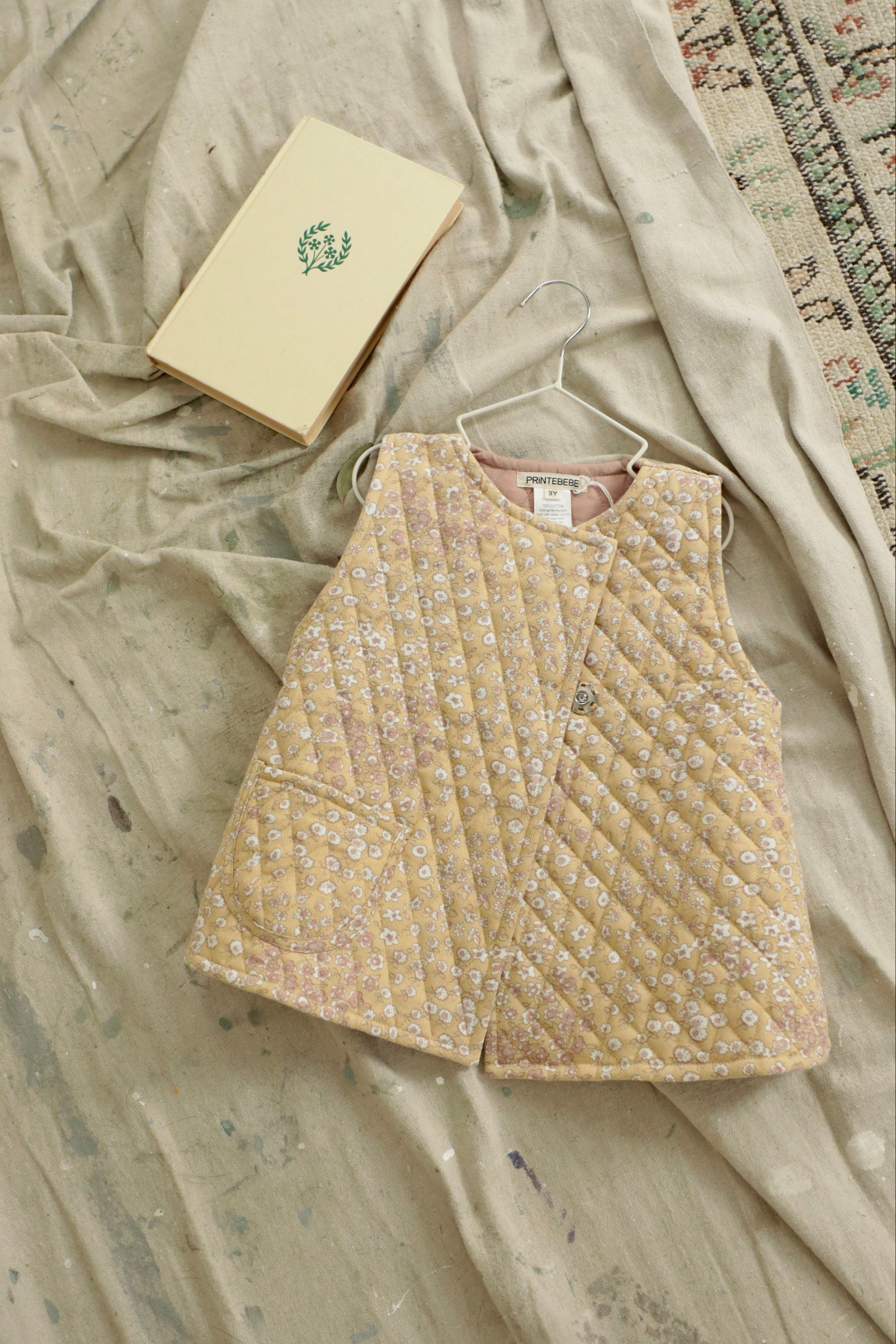 Quilted Vest in Daisy Vintage Flower - printebebe.com