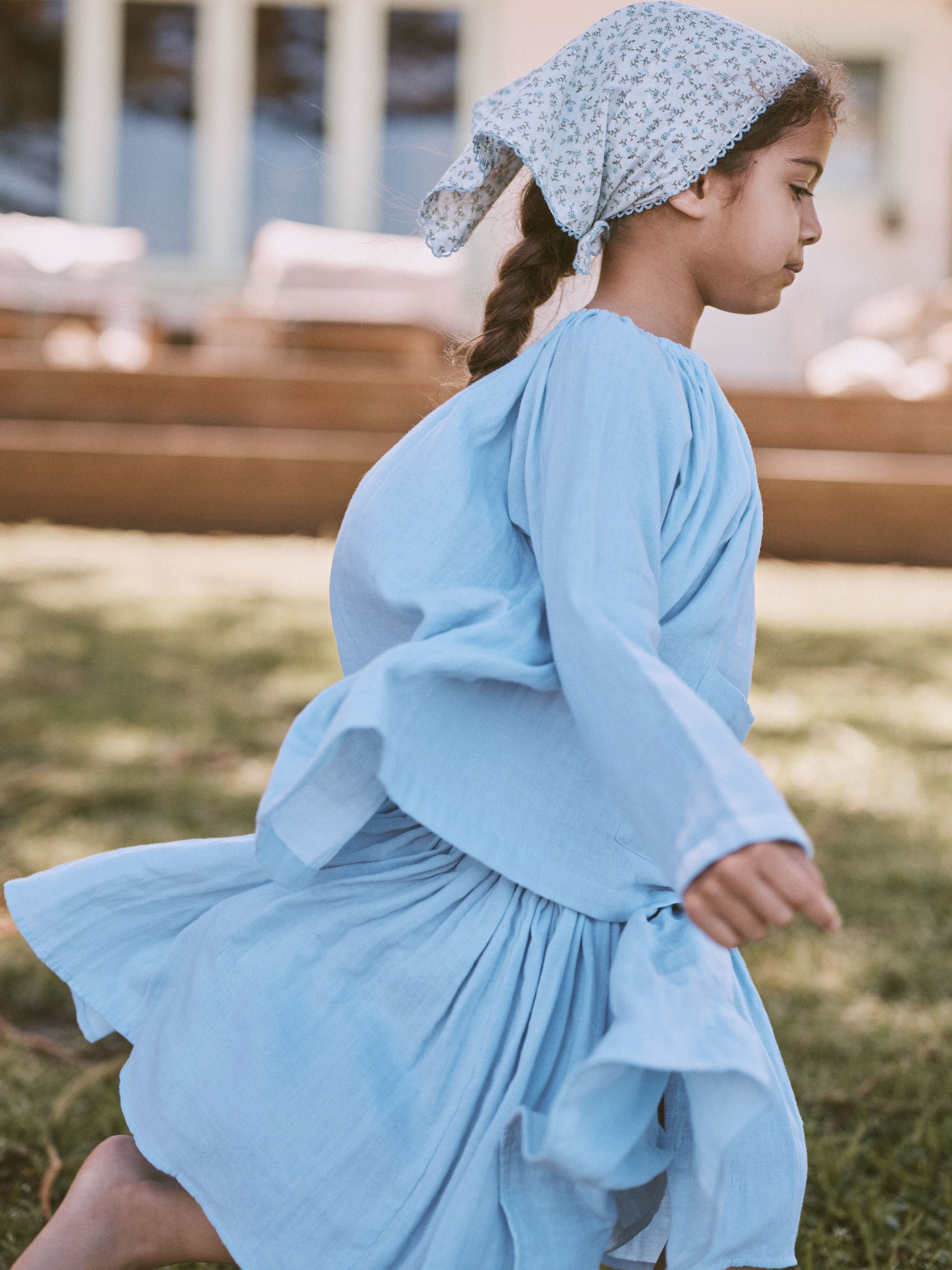 Head Scarf in Whisper Blue Falling Daisy