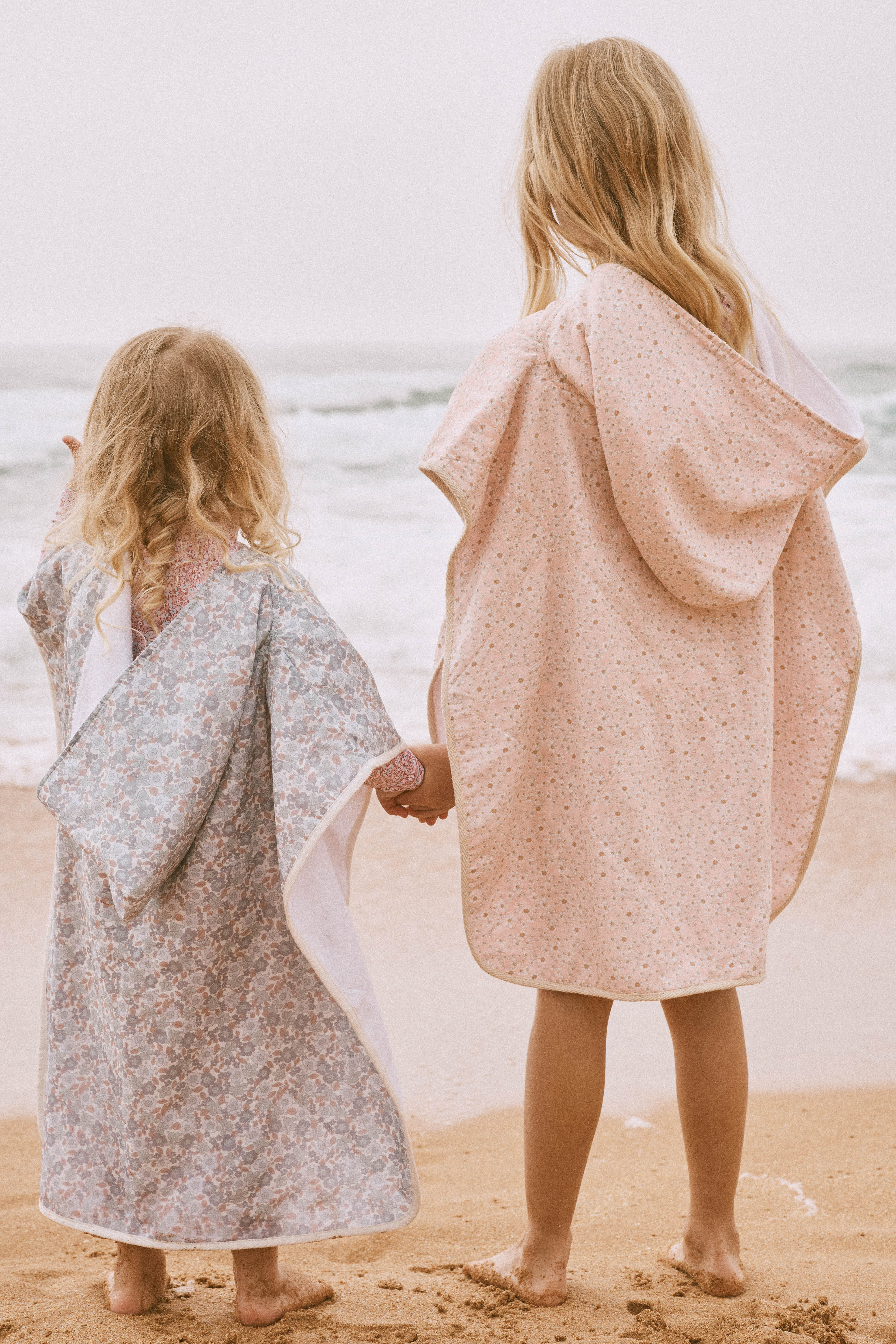 Hooded Beach Towel in Pretty Pink Wild Flower - printebebe.com